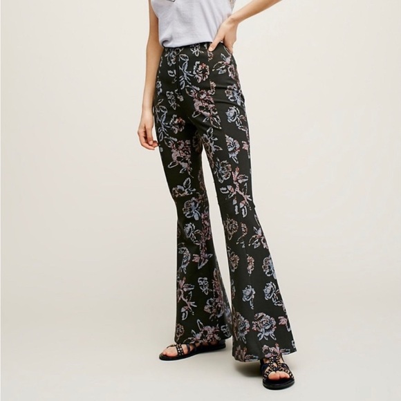 Free People Born To Be Wild Floral High Rise Flare Bell Bottom Pants Size 4 - Picture 1 of 12